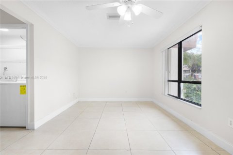 Touwnhouse à vendre à Miami, Floride: 2 chambres, 106.84 m2 № 1923890 - photo 5