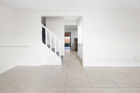 Touwnhouse à vendre à Miami, Floride: 2 chambres, 106.84 m2 № 1923890 - photo 9