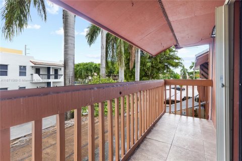 Touwnhouse à vendre à Miami, Floride: 2 chambres, 106.84 m2 № 1923890 - photo 30