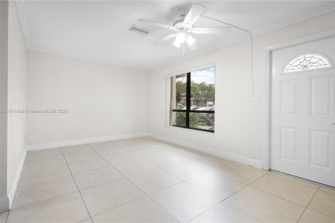 Touwnhouse à vendre à Miami, Floride: 2 chambres, 106.84 m2 № 1923890 - photo 4