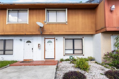 Touwnhouse à vendre à Miami, Floride: 2 chambres, 106.84 m2 № 1923890 - photo 3