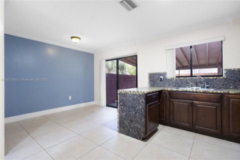 Touwnhouse à vendre à Miami, Floride: 2 chambres, 106.84 m2 № 1923890 - photo 16