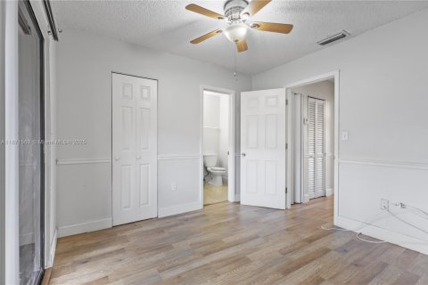 Touwnhouse à vendre à Miami, Floride: 2 chambres, 106.84 m2 № 1923890 - photo 29