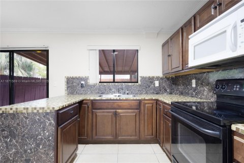 Touwnhouse à vendre à Miami, Floride: 2 chambres, 106.84 m2 № 1923890 - photo 14