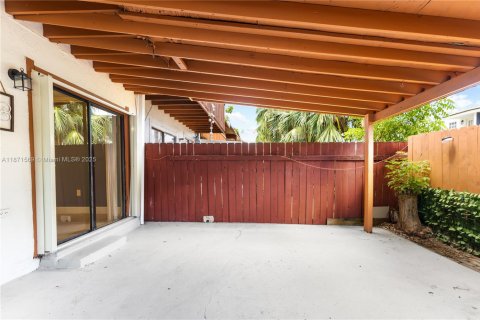 Touwnhouse à vendre à Miami, Floride: 2 chambres, 106.84 m2 № 1923890 - photo 20
