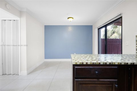 Touwnhouse à vendre à Miami, Floride: 2 chambres, 106.84 m2 № 1923890 - photo 17