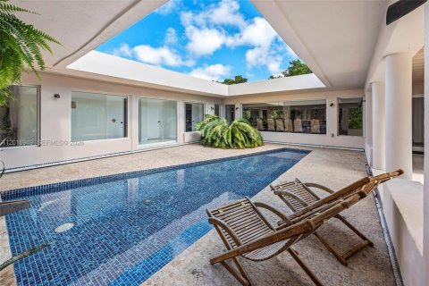 Villa ou maison à vendre à Pinecrest, Floride: 6 chambres, 422.98 m2 № 2254467 - photo 26