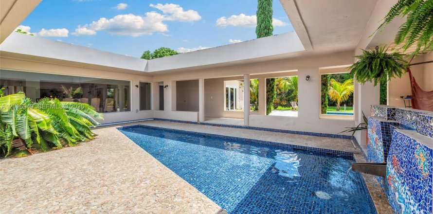 Villa ou maison à Pinecrest, Floride 6 chambres, 422.98 m2 № 2254467