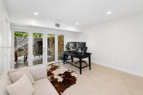 Villa ou maison à vendre à Pinecrest, Floride: 6 chambres, 422.98 m2 № 2254467 - photo 15
