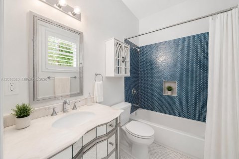 Villa ou maison à vendre à Pinecrest, Floride: 6 chambres, 422.98 m2 № 2254467 - photo 25