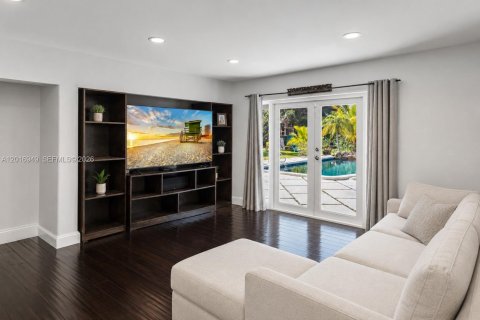 Villa ou maison à vendre à Pinecrest, Floride: 6 chambres, 422.98 m2 № 2254467 - photo 11