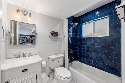 Villa ou maison à vendre à Pinecrest, Floride: 6 chambres, 422.98 m2 № 2254467 - photo 17