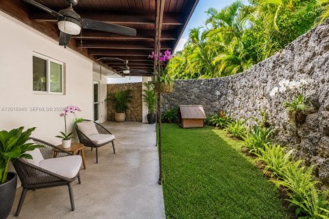 Villa ou maison à vendre à Pinecrest, Floride: 6 chambres, 422.98 m2 № 2254467 - photo 16