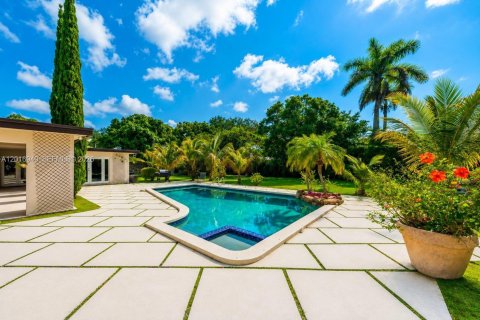 Villa ou maison à vendre à Pinecrest, Floride: 6 chambres, 422.98 m2 № 2254467 - photo 28