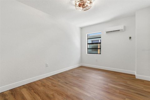 Снять в аренду квартиру в Мадейра - Бич, Флорида 4 комнаты, 51.1м2, № 2093733 - фото 17