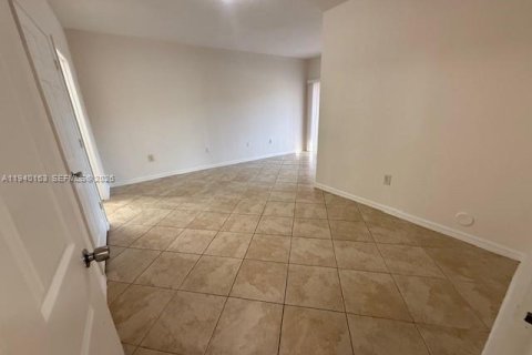 Снять в аренду кондоминиум в Норт-Лодердейл, Флорида 3 спальни, 137.5м2, № 1997367 - фото 17