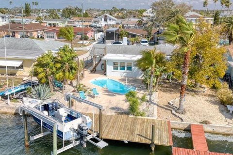 House in Hudson, Florida 2 bedrooms, 118.36 sq.m. № 2147459 - photo 5
