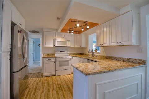 House in Hudson, Florida 2 bedrooms, 118.36 sq.m. № 2147459 - photo 15