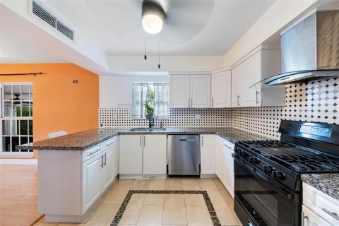 Casa en venta en North Miami, Florida, 3 dormitorios, 128.3 m2 № 1793447 - foto 9