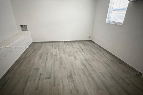 House in Miami Gardens, Florida 4 bedrooms, 172.98 sq.m. № 2040990 - photo 14