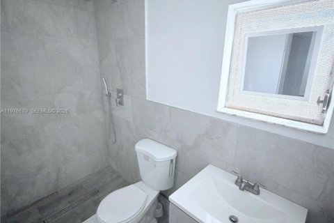 House in Miami Gardens, Florida 4 bedrooms, 172.98 sq.m. № 2040990 - photo 13