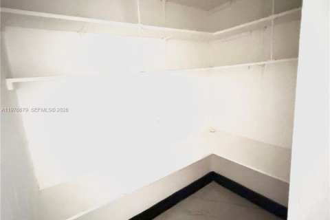 House in Miami Gardens, Florida 4 bedrooms, 172.98 sq.m. № 2040990 - photo 11