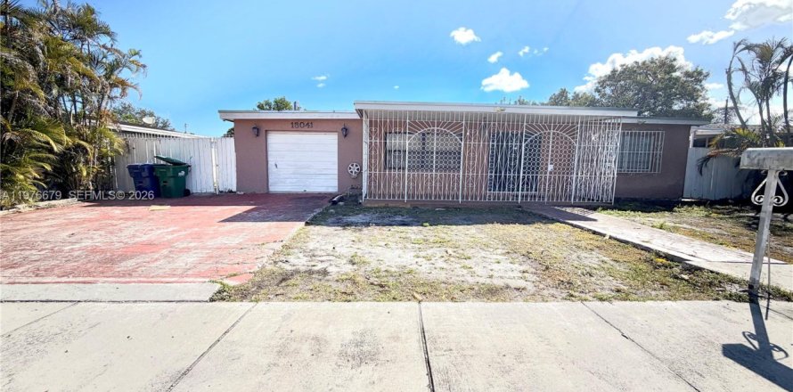 House in Miami Gardens, Florida 4 bedrooms, 172.98 sq.m. № 2040990