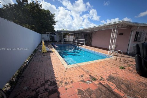 House in Miami Gardens, Florida 4 bedrooms, 172.98 sq.m. № 2040990 - photo 17