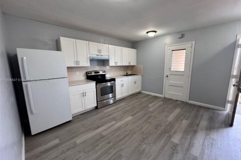 Снять в аренду кондоминиум в Пемброк-Пайнс, Флорида 3 спальни, 72.46м2, № 1964530 - фото 4