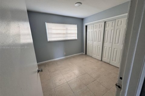 Снять в аренду кондоминиум в Пемброк-Пайнс, Флорида 3 спальни, 72.46м2, № 1964530 - фото 6