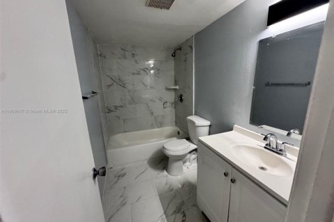 Снять в аренду кондоминиум в Пемброк-Пайнс, Флорида 3 спальни, 72.46м2, № 1964530 - фото 5