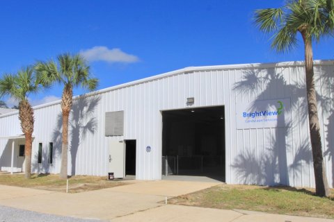 Propiedad comercial en alquiler en Freeport, Florida, 1114.83 m2 № 561983 - foto 1