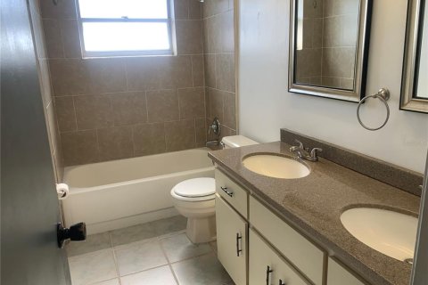 Villa ou maison à louer à Kissimmee, Floride: 4 chambres, 160.44 m2 № 2284995 - photo 13