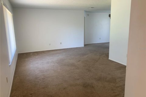 Villa ou maison à louer à Kissimmee, Floride: 4 chambres, 160.44 m2 № 2284995 - photo 5