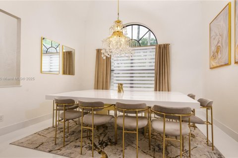 House in Plantation, Florida 7 bedrooms, 319.77 sq.m. № 1864429 - photo 9