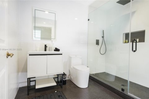 House in Plantation, Florida 7 bedrooms, 319.77 sq.m. № 1864429 - photo 11
