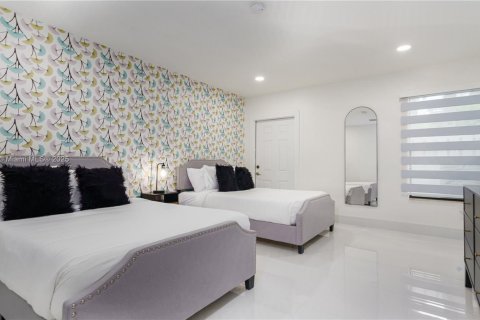 House in Plantation, Florida 7 bedrooms, 319.77 sq.m. № 1864429 - photo 13