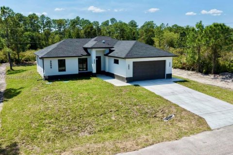 House in Lehigh Acres, Florida 3 bedrooms, 125.79 sq.m. № 2026601 - photo 17