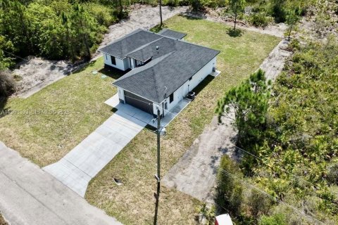 House in Lehigh Acres, Florida 3 bedrooms, 125.79 sq.m. № 2026601 - photo 20