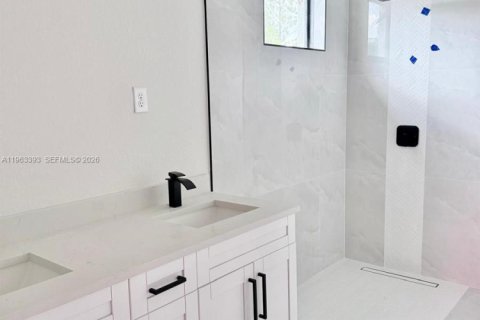 Villa ou maison à vendre à Lehigh Acres, Floride: 3 chambres, 125.79 m2 № 2026601 - photo 4