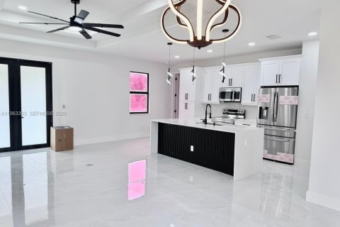 Villa ou maison à vendre à Lehigh Acres, Floride: 3 chambres, 125.79 m2 № 2026601 - photo 2