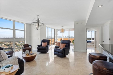 Купить кондоминиум в Майами, Флорида 3 спальни, 164.9м2, № 2049874 - фото 10