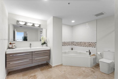 Купить кондоминиум в Майами, Флорида 3 спальни, 164.9м2, № 2049874 - фото 25