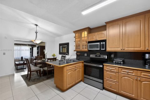 Купить виллу или дом в Хайалиа, Флорида 3 спальни, 141.21м2, № 2077366 - фото 13