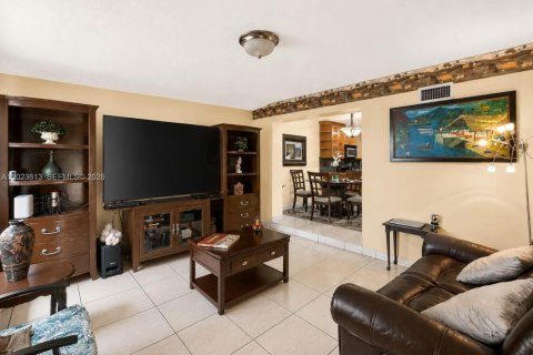 Купить виллу или дом в Хайалиа, Флорида 3 спальни, 141.21м2, № 2077366 - фото 21