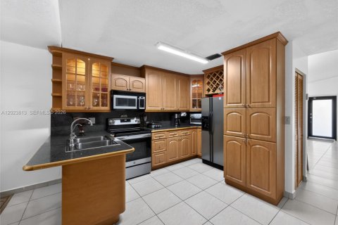 Купить виллу или дом в Хайалиа, Флорида 3 спальни, 141.21м2, № 2077366 - фото 12