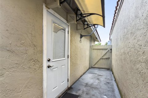 Купить виллу или дом в Хайалиа, Флорида 3 спальни, 141.21м2, № 2077366 - фото 26