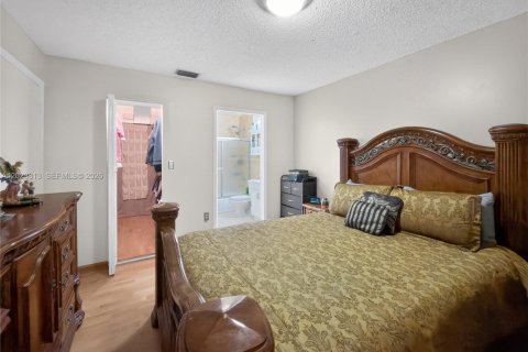 Купить виллу или дом в Хайалиа, Флорида 3 спальни, 141.21м2, № 2077366 - фото 18