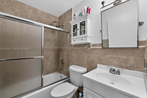 Купить виллу или дом в Хайалиа, Флорида 3 спальни, 141.21м2, № 2077366 - фото 19