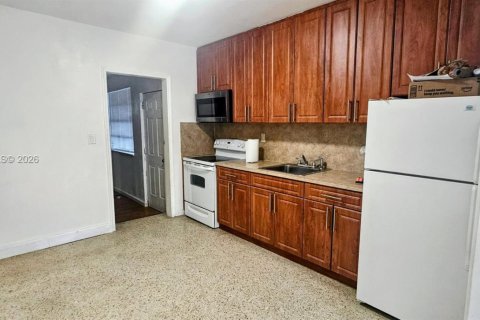 Villa ou maison à vendre à Hialeah, Floride: 3 chambres, 116.22 m2 № 2426444 - photo 2